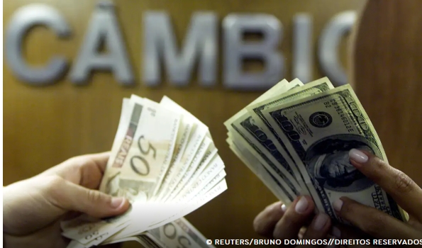Dólar cai para R$ 6,10 e fecha no menor valor desde dezembro